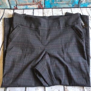 NWT Soho Ankle Length Pull On Slacks